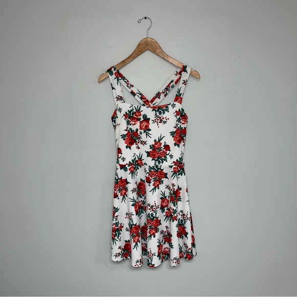 Streetwear Society Dress Women's Medium White Red Floral Retro Pin-Up A-Line - Picture 2 of 7